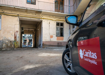 80 людей на один туалет? Карітас забезпечить більш гідні умови проживання переселеним українцям на Закарпатті