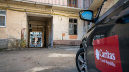 80 людей на один туалет? Карітас забезпечить більш гідні умови проживання переселеним українцям на Закарпатті