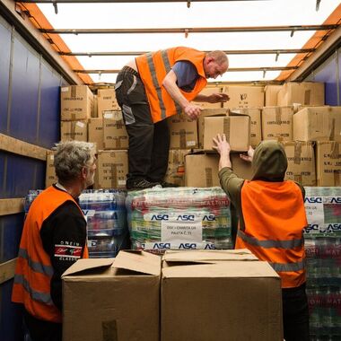 вантаж, який прямує в Україну вантаж, який прямує в Україну