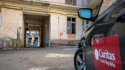 Актуальна ситуація на заході України: Карітас допомагає людям, які покинули домівку, прямо на місці