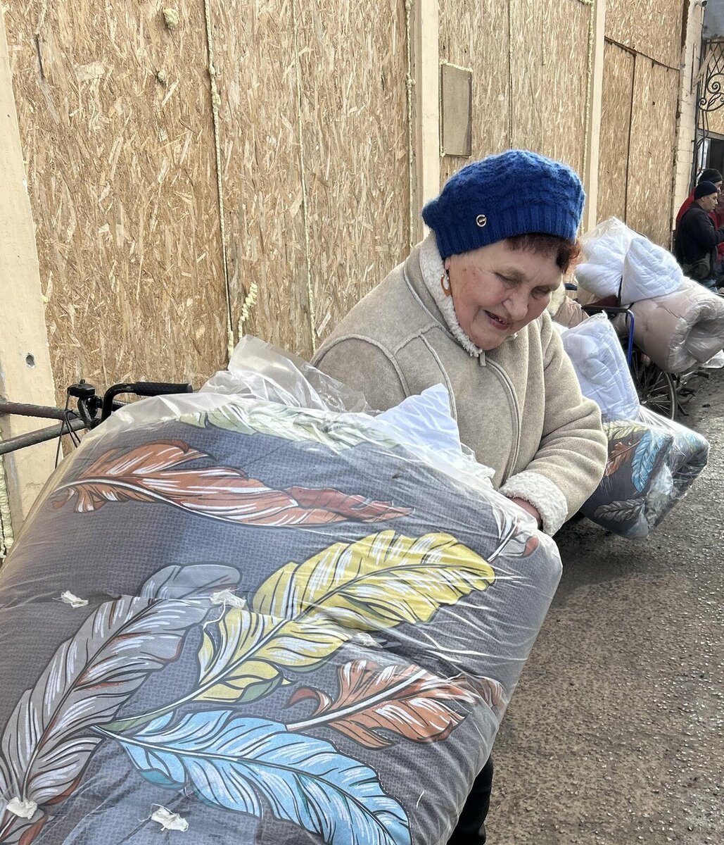 Antonina from the village in Mykolaiv oblast got warm bedding kit Antonina from the village in Mykolaiv oblast got warm bedding kit