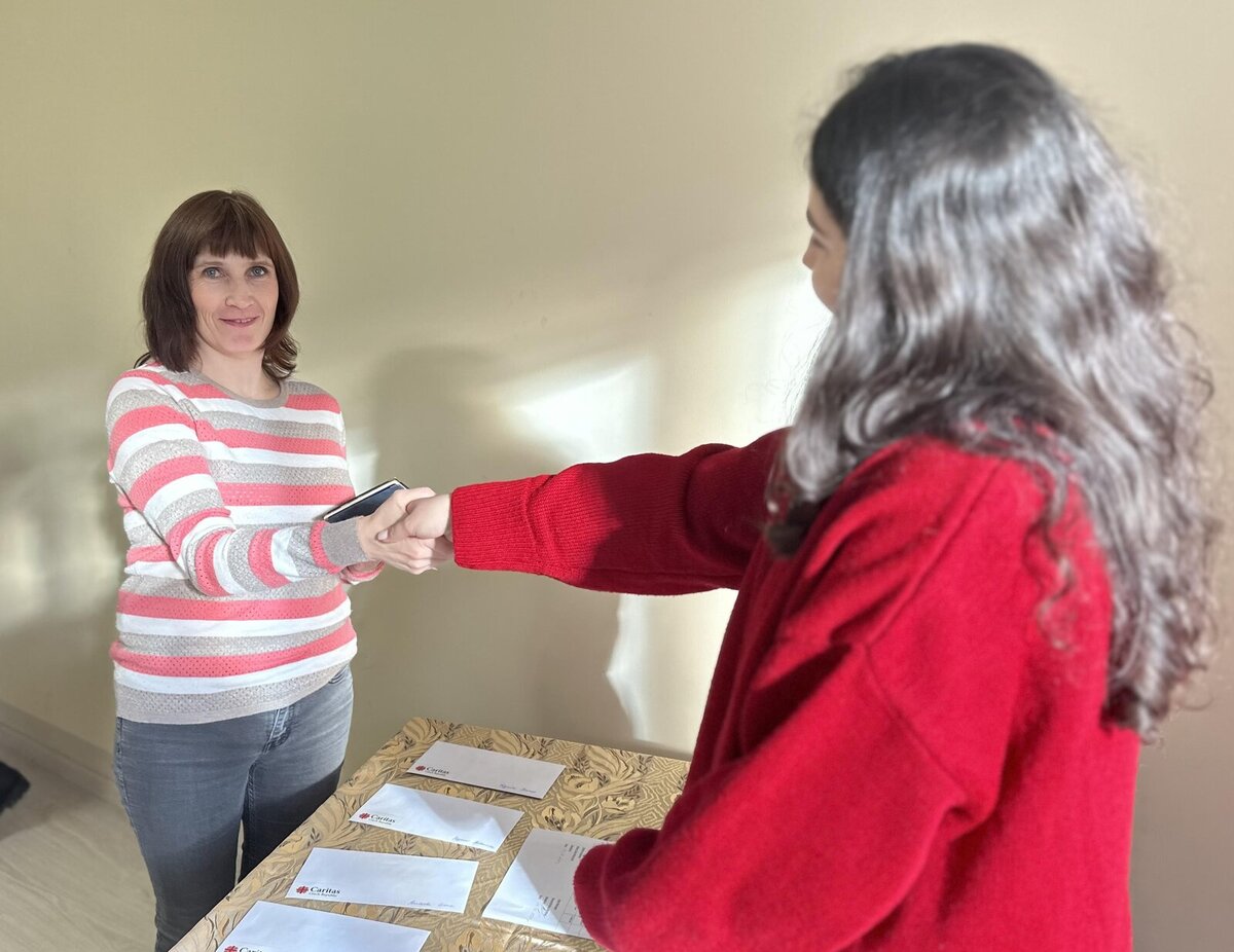 The resident of a dormitory in Uzhhorod receives a reward for participating in the Cash for Work project The resident of a dormitory in Uzhhorod receives a reward for participating in the Cash for Work project