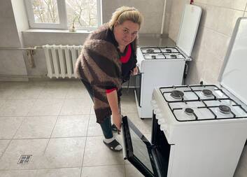 How displaced people live in dormitories in Transcarpathia - stories of women from frontline Donetsk region 