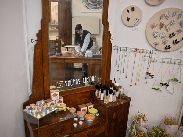 Крамниця називається Щось цікаве