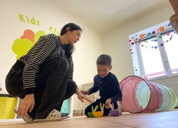 Diana from Kharkiv helps to restore children's mental health and takes part in renovation works in the western Ukraine 