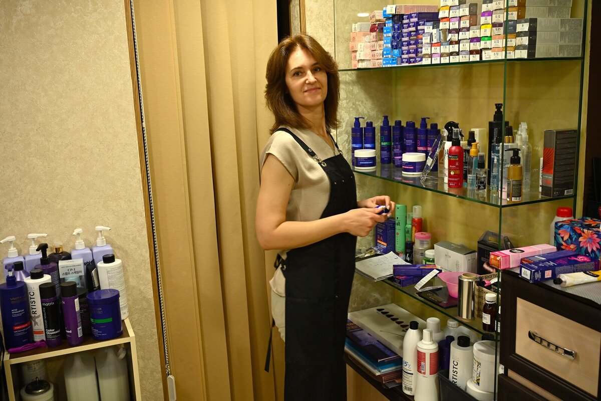 Tetiana works in a beauty salon and is motivated to improve her skills and stand on her own feet during challenging times Tetiana works in a beauty salon and is motivated to improve her skills and stand on her own feet during challenging times