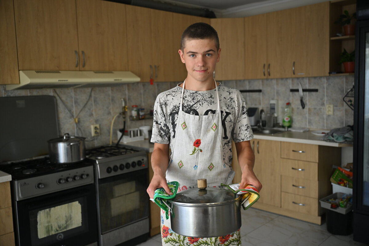 Ivan often cooks together with Oksana and enjoys the culinary events held in the settlement Ivan often cooks together with Oksana and enjoys the culinary events held in the settlement