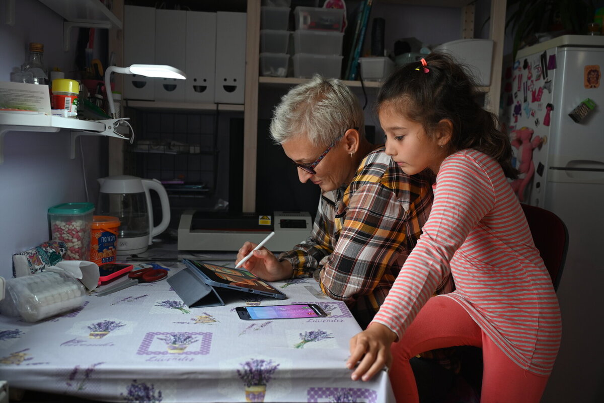 Together with her 10-year-old daughter, Olesia researched educational materials on mine and personal safety for children Together with her 10-year-old daughter, Olesia researched educational materials on mine and personal safety for children