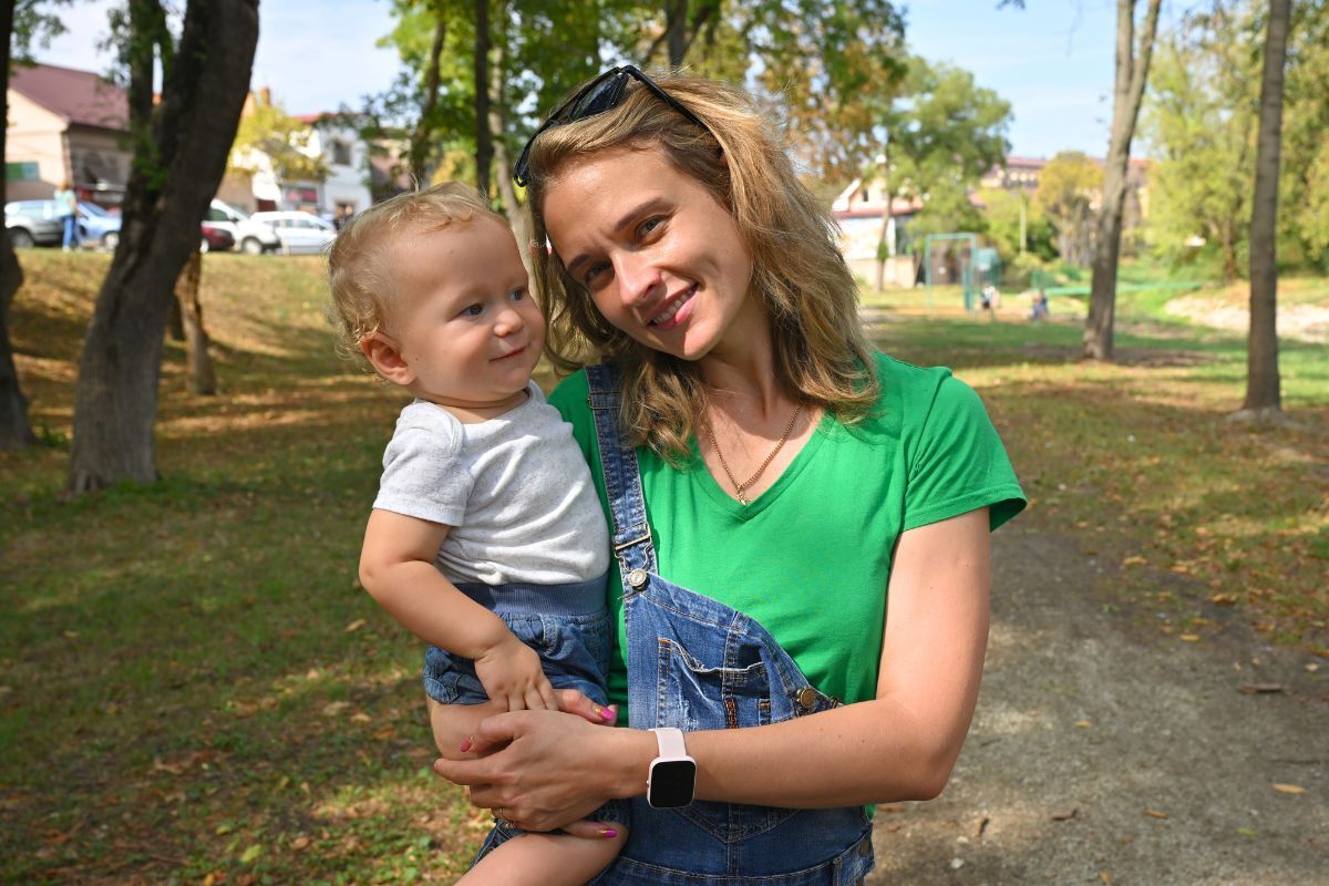 The first thing I see when I wake up is a peeling old bed and walls. Every time I think, Oh God, not again... But my children smile at me in the morning, and my mood changes - Viktoria The first thing I see when I wake up is a peeling old bed and walls. Every time I think, Oh God, not again... But my children smile at me in the morning, and my mood changes - Viktoria