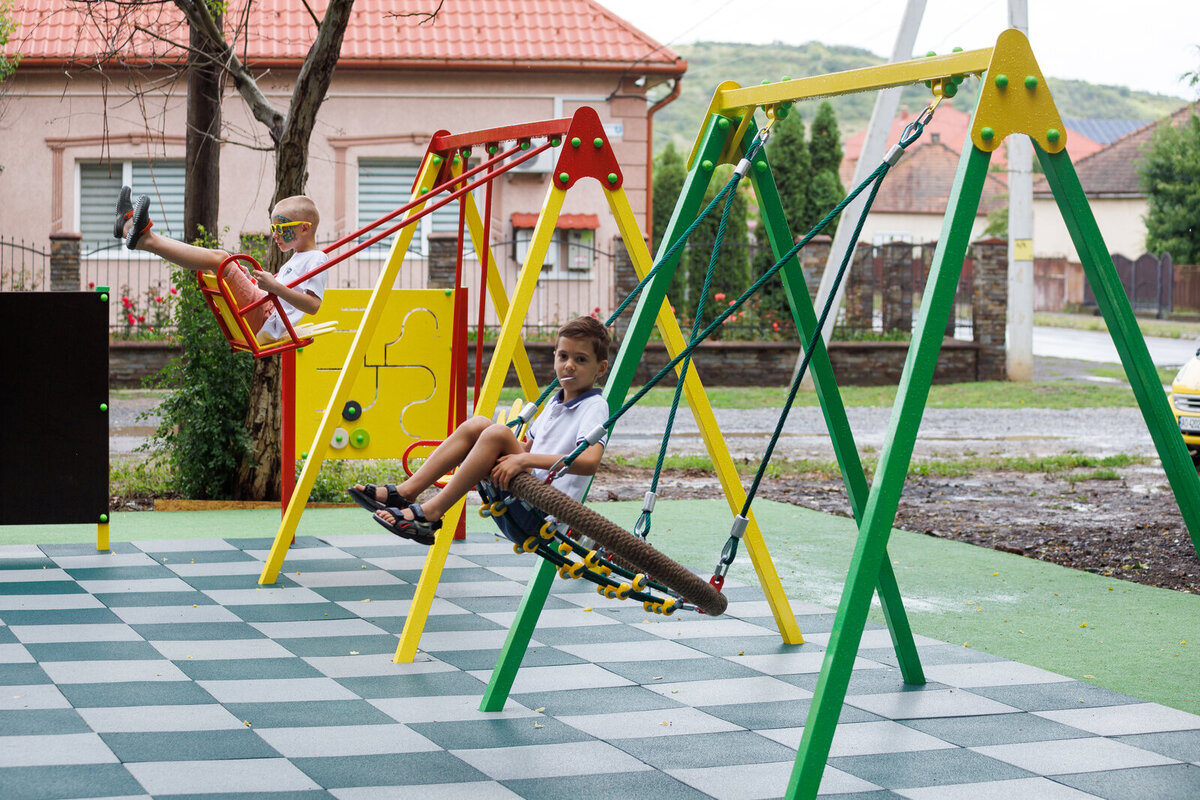 Новий центр тимчасового розіщення в Берегово має поблизу дитячий і спортивний майданчик Новий центр тимчасового розіщення в Берегово має поблизу дитячий і спортивний майданчик