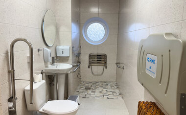 Barrier-free dressing rooms with shower