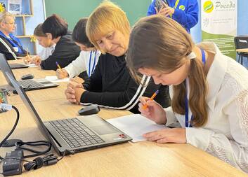 Studying despite rockets and drones. How Caritas Czech Republic provides safe education near the front line