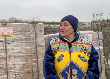  You are rays of sunshine. 3,000 people near the front line received essentials and solid fuel to survive the frosts