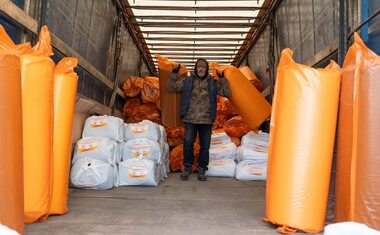 With the support of the Ukraine Humanitarian Fund and in cooperation with the non-governmental organisation ‘Egida - Centre’ we deliver winter kits to the frontline villages With the support of the Ukraine Humanitarian Fund and in cooperation with the non-governmental organisation ‘Egida - Centre’ we deliver winter kits to the frontline villages