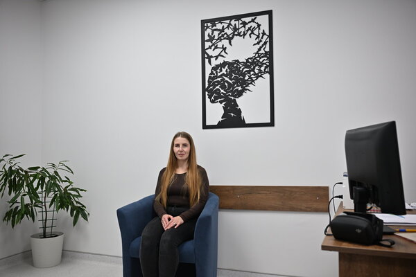 Worn down by life’s challenges, Vasylyna found support at a Mental Health Centre. Worn down by life’s challenges, Vasylyna found support at a Mental Health Centre.