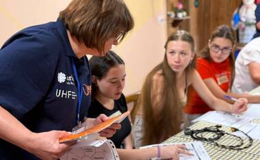 Psychosocial activities with children and young people near the frontline Psychosocial activities with children and young people near the frontline